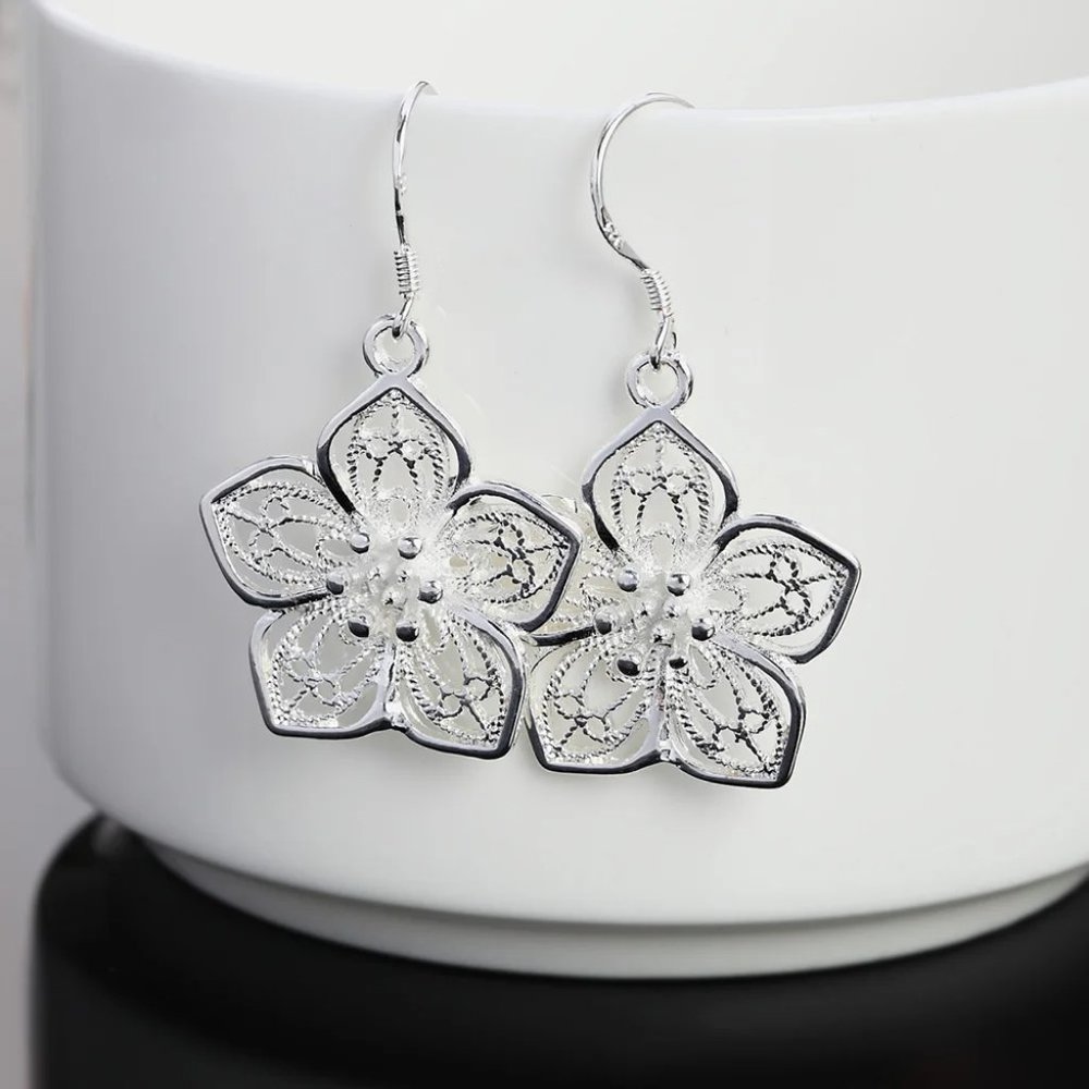 Gorgeous 3D Flower .925 Sterling Silver Hanging Earrings " Hypoallergenic " - Picture 3 of 8